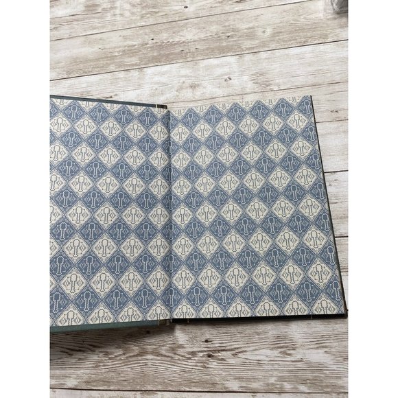 Mojang Hardcover Minecraft Construction Handbook, Sold as-is, Tips, Tricks, and - Picture 4 of 7